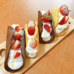 草莓奶油鬆餅捲