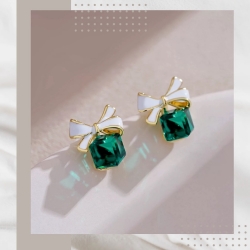白色蝴蝶結綠水晶耳環