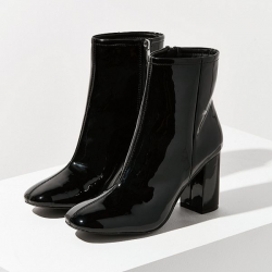 經典光澤黑高跟鞋