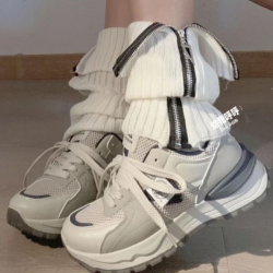 灰色百搭運動鞋