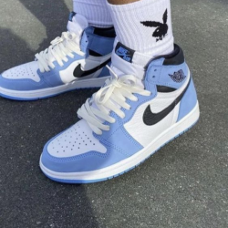 nike-粉藍運動鞋