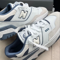 少年感藍色球鞋