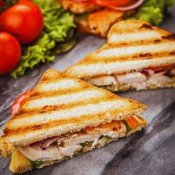 烤雞沙拉三明治