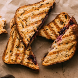 花生醬果醬三明治