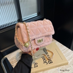 粉色小香風包包