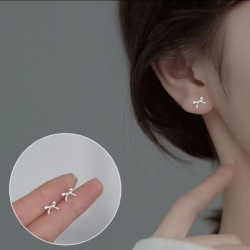 小巧蝴蝶結耳環