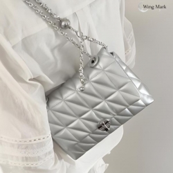 銀色菱格鍊條包