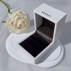 SENHA三洞白色飾品盒